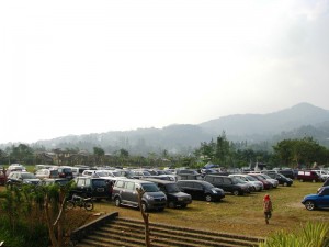 area-parkir-mobil-taman-wisata-matahari