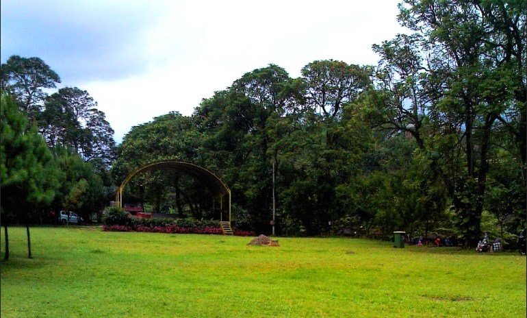 lapangan-taman-wisata-matahari