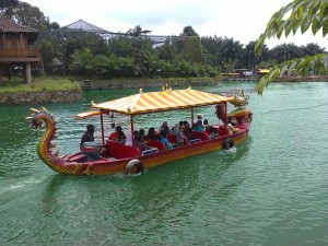 wahana wisata air perahu-naga-taman-wisata-matahari