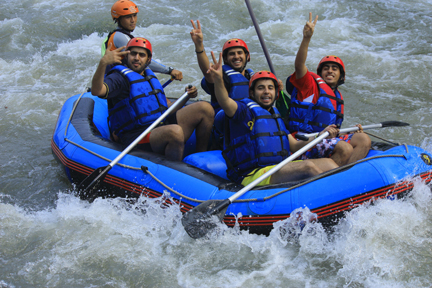 arung jeram ciliwung