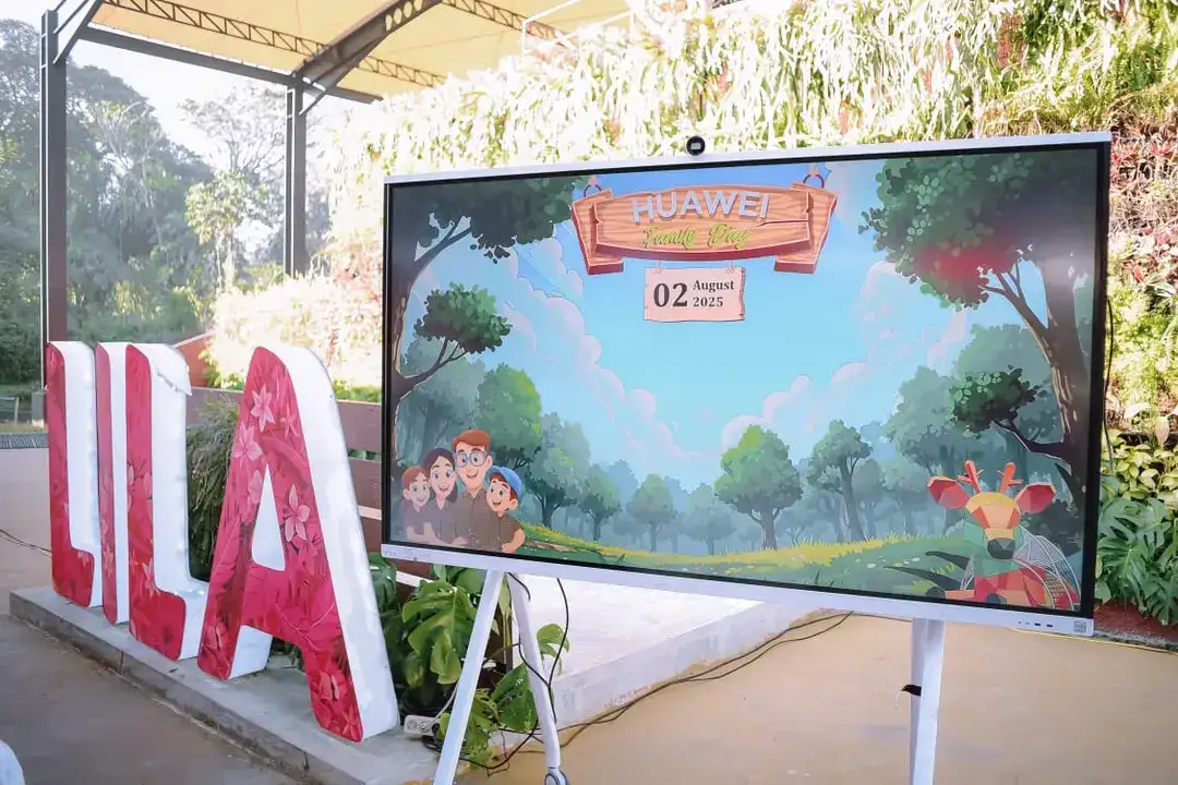 lila led tv stage